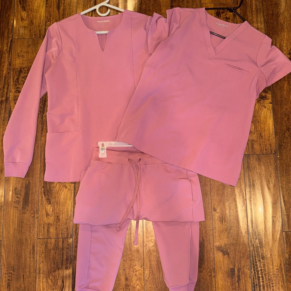 Mandala Mauve Scrub set